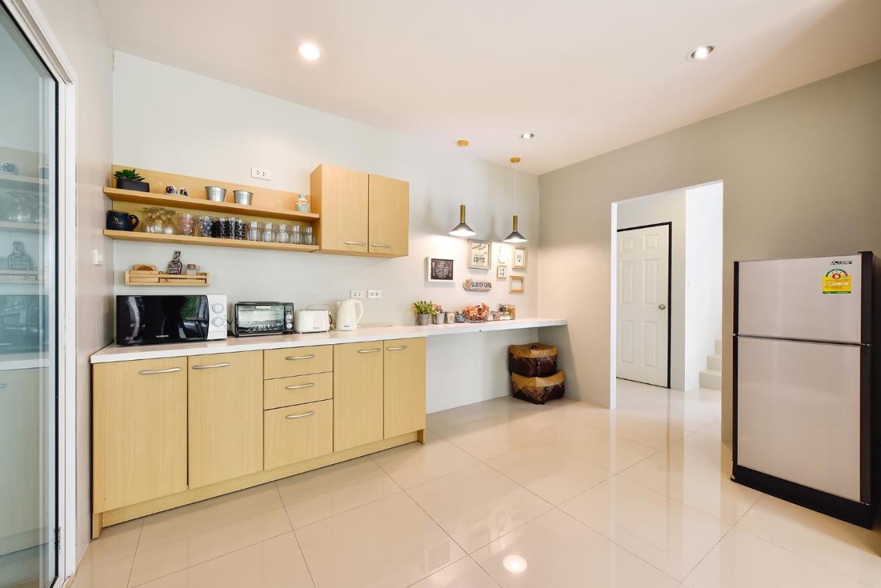 Modern House Patong Hill - 7 Beds - Kitchen Villa Exterior photo
